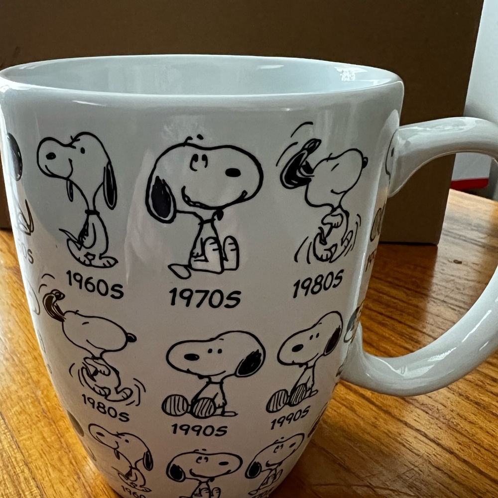 Department 56 Peanuts Snoopy Mug